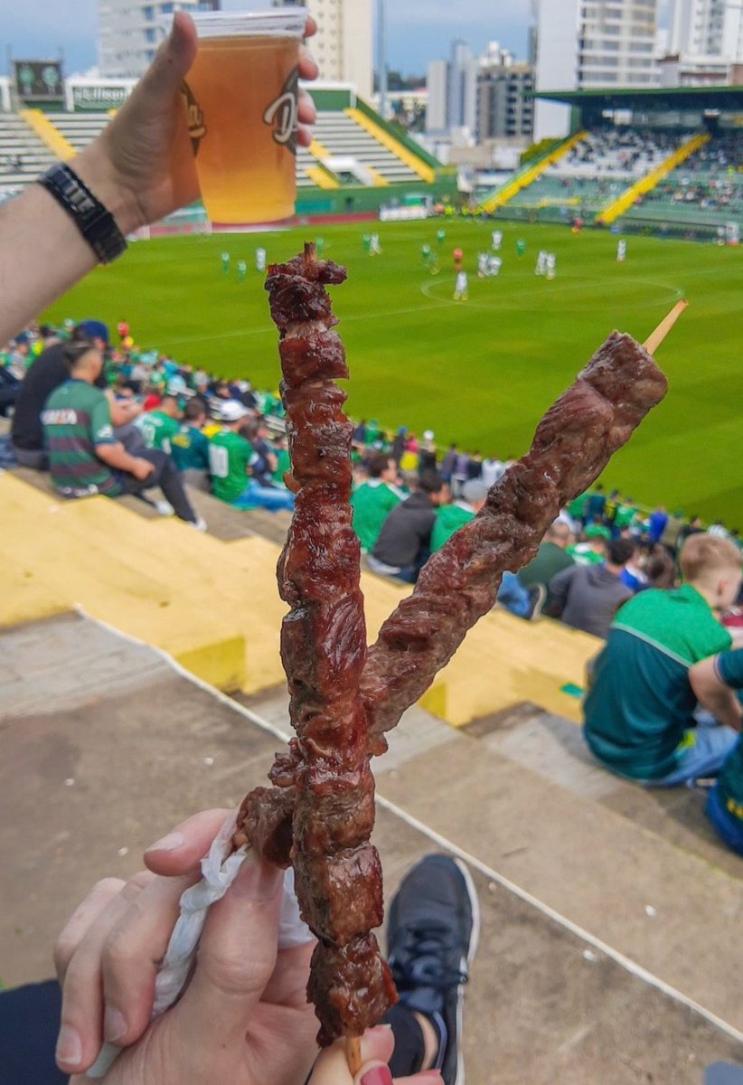 SportScran's tweet photo. Barbecue skewers at Chapecoense  @ChapecoenseReal 

🇧🇷 R$10 (£1.43) ⚽️ https://t.co/UrO6frnu0w