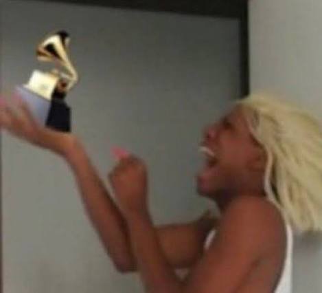 soyllucas's tweet photo. Eu ouvindo álbum do SZN4 foi exatamente assim https://t.co/M9djCool5u