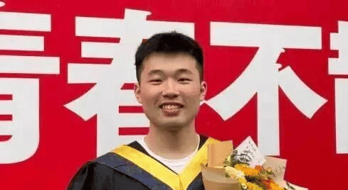 Abdoashrf11's tweet photo. Grad walk done, diploma in hand, and a pocket full of memories that’ll last a lifetime. This chapter closes, but the adventure’s only just starting. https://t.co/V6U8jnn1ja