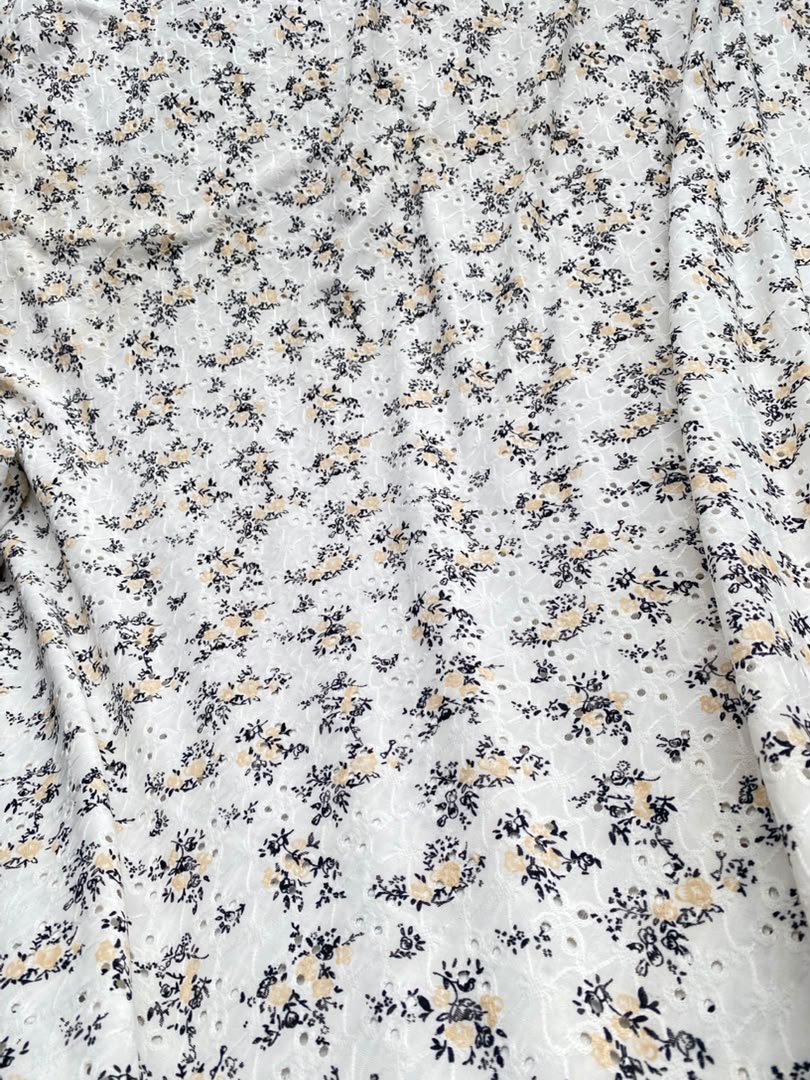 shidat7's tweet photo. Beautiful Fabric Available in store
stretchy 
suitable for all styles 
3000 per yard
Lagos 
Nationwide delivery 
Please retweet 🙏 https://t.co/WCRee3DBhX