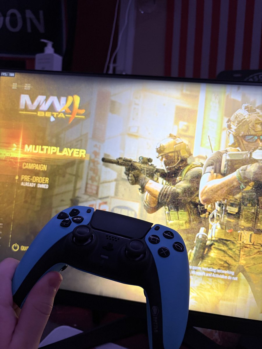 AKA_REAPZ's tweet photo. shoutout @BattleBeaver controller feels amazing came in this morning right before beta went live https://t.co/nfGhVGDRjH