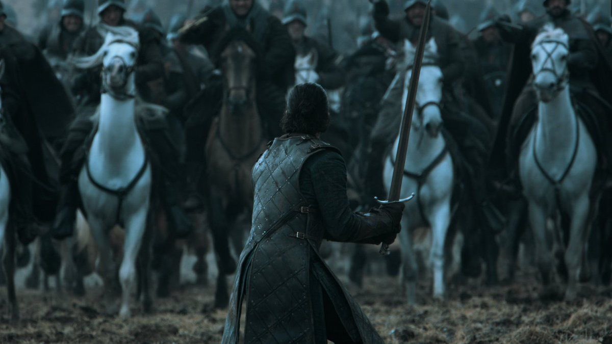 Elh_Mrr's tweet photo. «Votre fils a été massacré aux Noces Pourpres, lord Manderly, mais vous avez refusé L’Ost.

Vous avez juré allégeance à la maison Stark, lord Glover, mais à l’heure de leur plus grand besoin, vous avez refusé L’Ost.

Et vous, lord Cerwyn, votre père a été écorché vif par Ramsay Bolton. Pourtant, vous avez refusé L’Ost.

Mais la maison Mormont se souvient. Le Nord se souvient.

Nous ne reconnaissons d’autre roi que le Roi du Nord, et son nom est Stark.

Peu m’importe qu’il soit un bâtard. Le sang de Ned Stark coule dans ses veines.

C’est mon roi, de ce jour jusqu’à son dernier jour. »

Lyanna Mormont 🐐