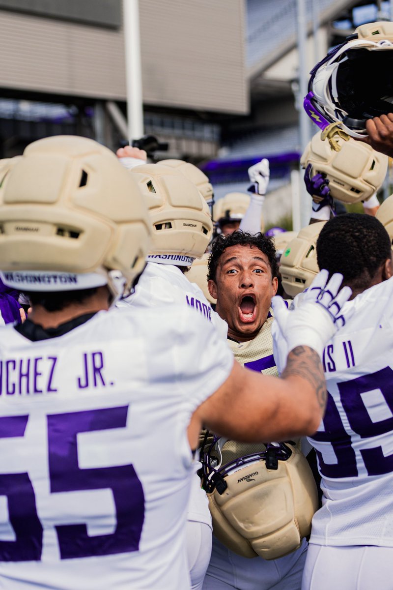 UW_Football's tweet photo. See you tomorrow. Fan Fest (Sold Out) 4:30pm • Mock Game 6:30pm • Photos after the game! Husky Stadium. ☔️🙌 https://t.co/gL9avBF1bx