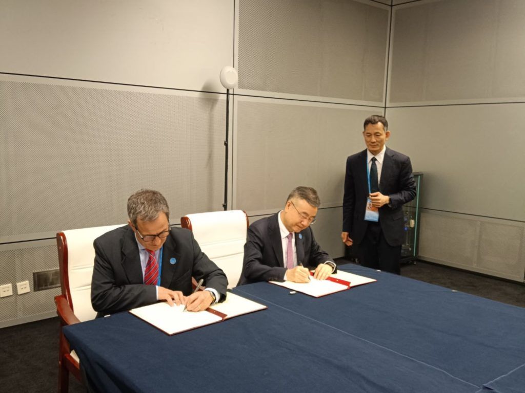 mundomaritimo's tweet photo. Chile y China acuerdan nuevos requisitos para agilizar exportaciones de fruta fresca #MundoMaritimo https://t.co/YlKxIJ9YjD https://t.co/f8A1neMAt6