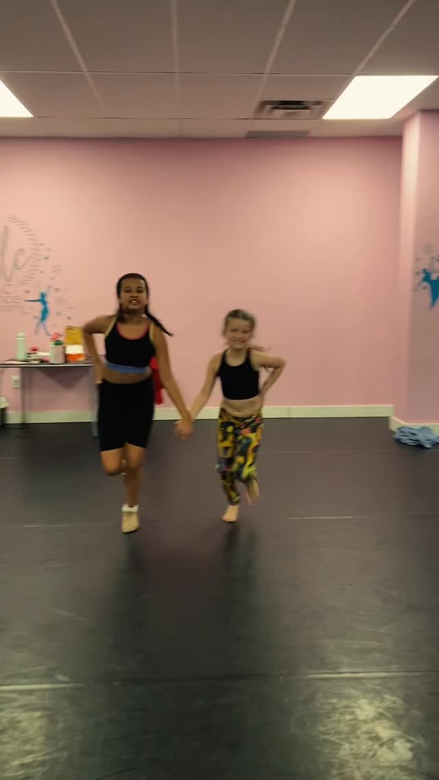 unitydancekw's tweet photo. The sunny days have arrived, and it’s time to get excited about our SUMMER PROGRAMMING ☀️🍉

Here is a glimpse into summer at our BRAND NEW location: 25 McIntyre Place, Kitchener 🎀

GRAND OPENING PARTY - SUNDAY JULY 26 🎉… https://t.co/fL0xaeNmsp