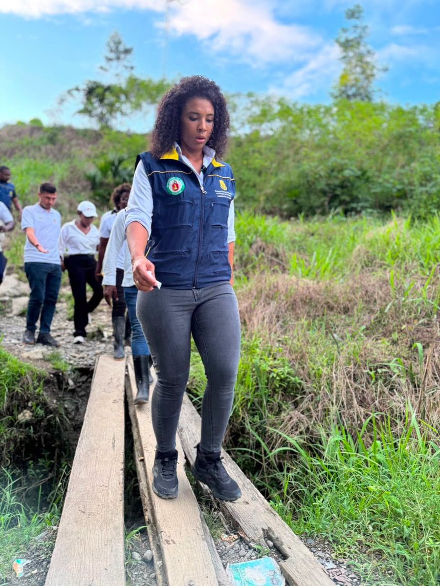 JuangoUribe's tweet photo. La gobernadora del Chocó es la descripción gráfica de lo que significa ser SERVIDOR público. Ojalá en 4 años todavía quede algo de país para votar por @NubiaCarolinaCC a la Presidencia. https://t.co/sTj23M3qGU
