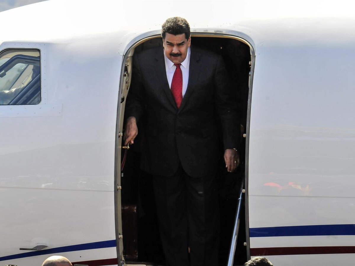 Desib73's tweet photo. LLEGANDO NICOLÁS MADURO A VENEZUELA 🥳🥳🥳🥳

Así dirán los titulares al llegar nuestro único presidente legítimo de Venezuela

LOS QUEREMOS DE VUELTA https://t.co/NVibvkd4xk