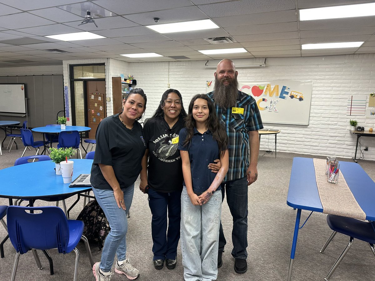 janetnatividad_'s tweet photo. Some things are worth melting for 💜 Today, Luna shared a very special lunch date with her parents! Wishing Mr. Davis a safe deployment and look forward to welcoming him home! Thank you Davis family, for your incredible sacrifice and service to our country 🇺🇸 @GEMS_Middle https://t.co/TIwRcVLEPe
