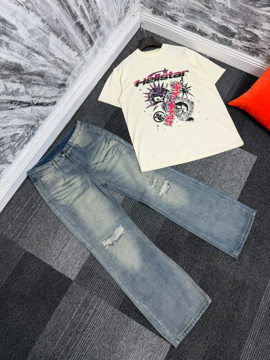 76wrld's tweet photo. Pants-N28,000
T-shirt-N20,000 https://t.co/JRx2kNYIgM