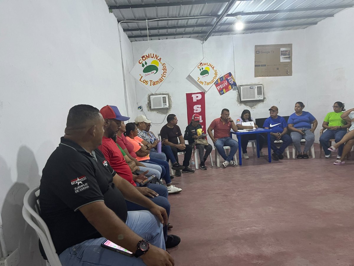 CoromotoEdel's tweet photo. Reunión del equipo político de La Comuna Los Tamarindos. @PSUVEnApure @PartidoPSUV #ComunaONada https://t.co/IKJwMtiygX