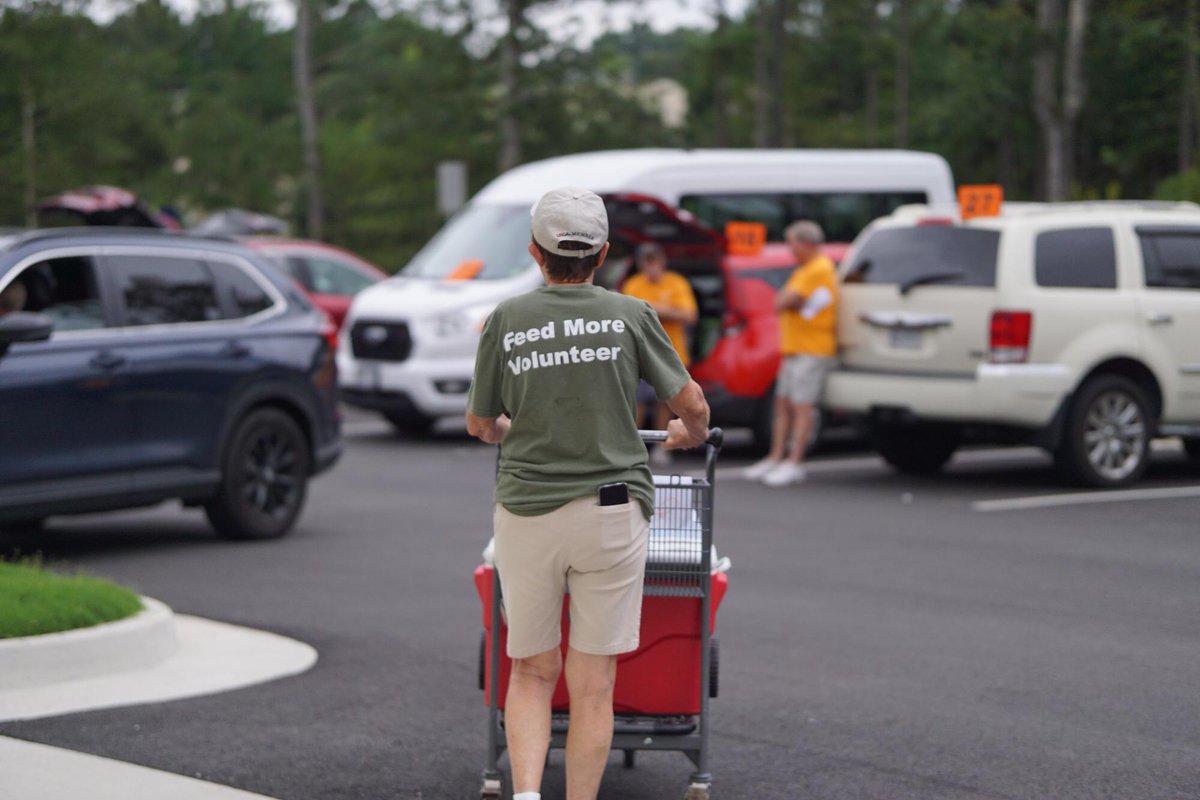 FeedMoreInc's tweet photo. Whether you deliver #MealsOnWheels, prepare meals in our #CommunityKitchen or answer calls to our #HelpLine, there are so many ways to make a difference!
Learn more: https://t.co/90ev5FEECK https://t.co/jJ5fBh5Skm