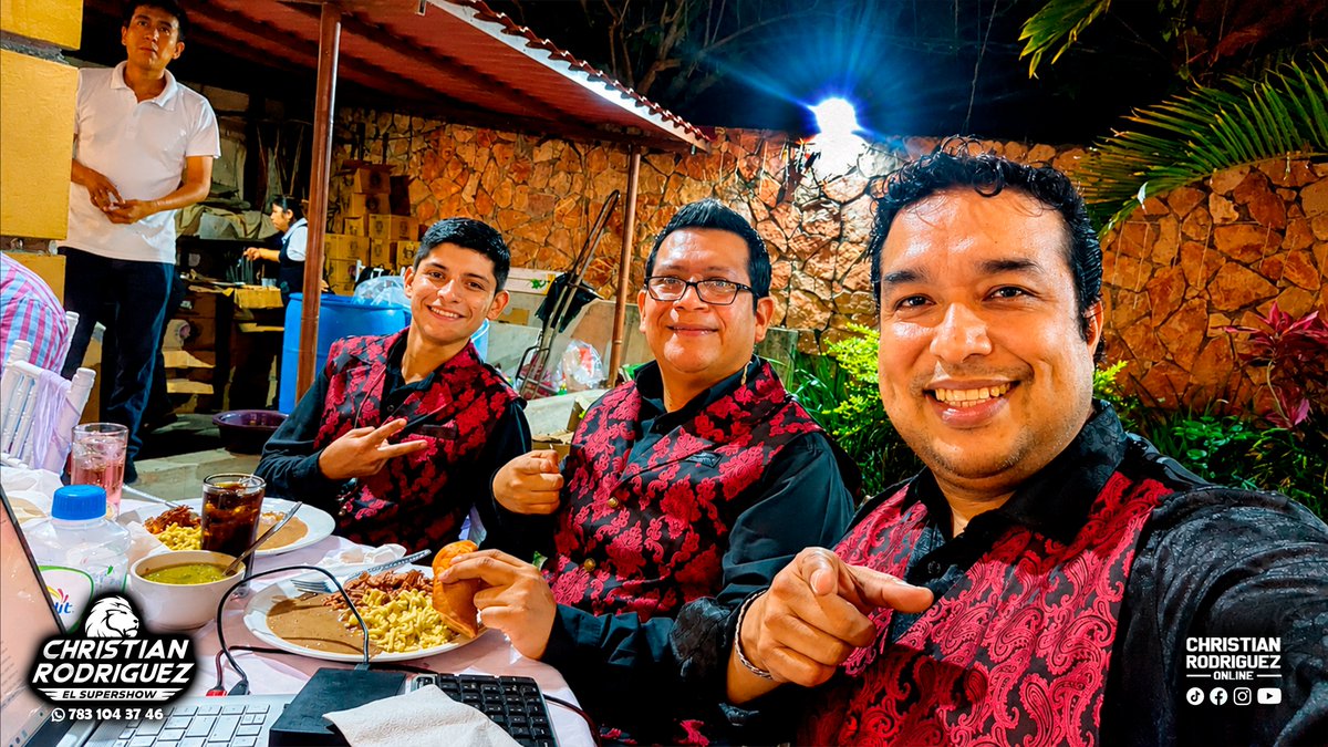 CristianTuxpan's tweet photo. Y ya sea de una forma o de otra, siempre nos esmeramos en brindar EL MEJOR ENTRETENIMIENTO musical para sus fiestas y eventos como lo fueron las 8 horas de evento en los XV años de Maday Llamilet desde La Casa de los Cisnes en la hermana república de Tihuatlán, Ver.

7831043746 https://t.co/msNsYQhBiF