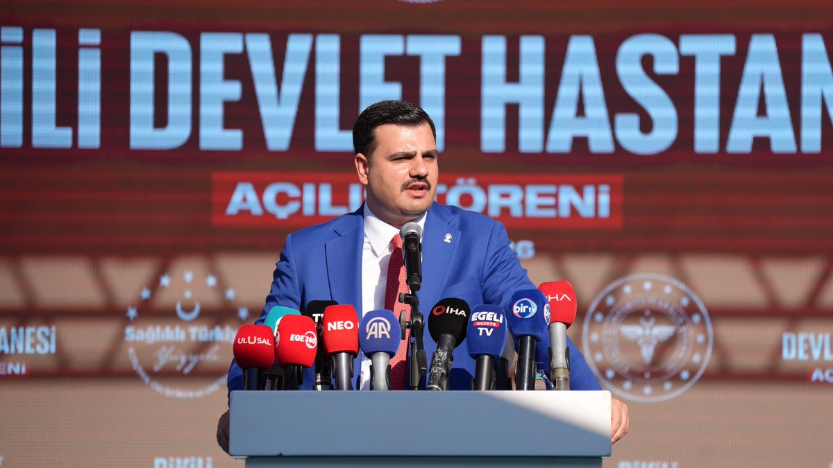 eyupkadirinan's tweet photo. 📍Dikili

Sağlık Bakanımız Sn. Kemal Memişoğlu ile birlikte Dikili Devlet Hastanemizin açılışını yaptık, Dikili’mize hizmet edecek muazzam bir eseri vatandaşlarımızla buluşturduk. 

Bugün Dikili’mize 75 yatak kapasitesiyle, 24 poliklinik odasıyla, 3 ameliyathanesiyle, yoğun bakım ünitesiyle, acil servisiyle, fizik tedavi merkeziyle, palyatif bakım servisiyle, diyaliz ve görüntüleme altyapısıyla Dikili Devlet Hastanesi’ni kazandırdık. 

Cumhurbaşkanımız ve Genel Başkanımız Sayın Recep Tayyip Erdoğan başta olmak üzere, bu kıymetli eserin yapımında masada gayret gösteren, sahada ter döken tüm herkesten Allah razı olsun. 

Açılışını yaptığımız bu hastane, sadece Dikili’ye değil, çevre ilçelerimize de hizmet sunacaktır. Dikili Devlet Hastanemiz İzmir’imize ve milletimize hayırlı, olsun.

@drmemisoglu