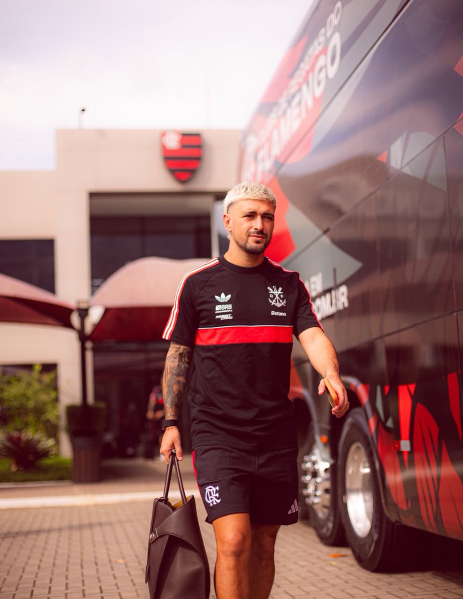 Flamengo_es's tweet photo. Qué estilo, por favor 😳 https://t.co/0CQPrOzAyI