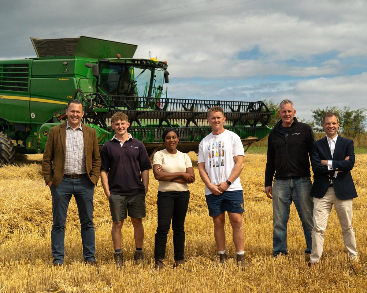 RussellFindlay1's tweet photo. 📍East Lothian

Great day with Kemi Badenoch meeting a hard-working farming family who help feed our nation.

We will keep standing up for people across rural Scotland who feel neglected by the SNP and Labour. https://t.co/jh88QhwWT1