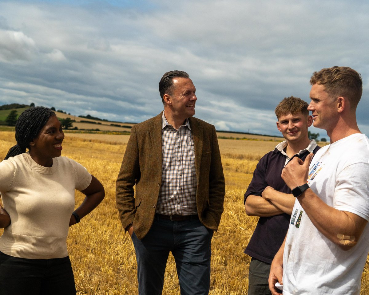 RussellFindlay1's tweet photo. 📍East Lothian

Great day with Kemi Badenoch meeting a hard-working farming family who help feed our nation.

We will keep standing up for people across rural Scotland who feel neglected by the SNP and Labour. https://t.co/jh88QhwWT1