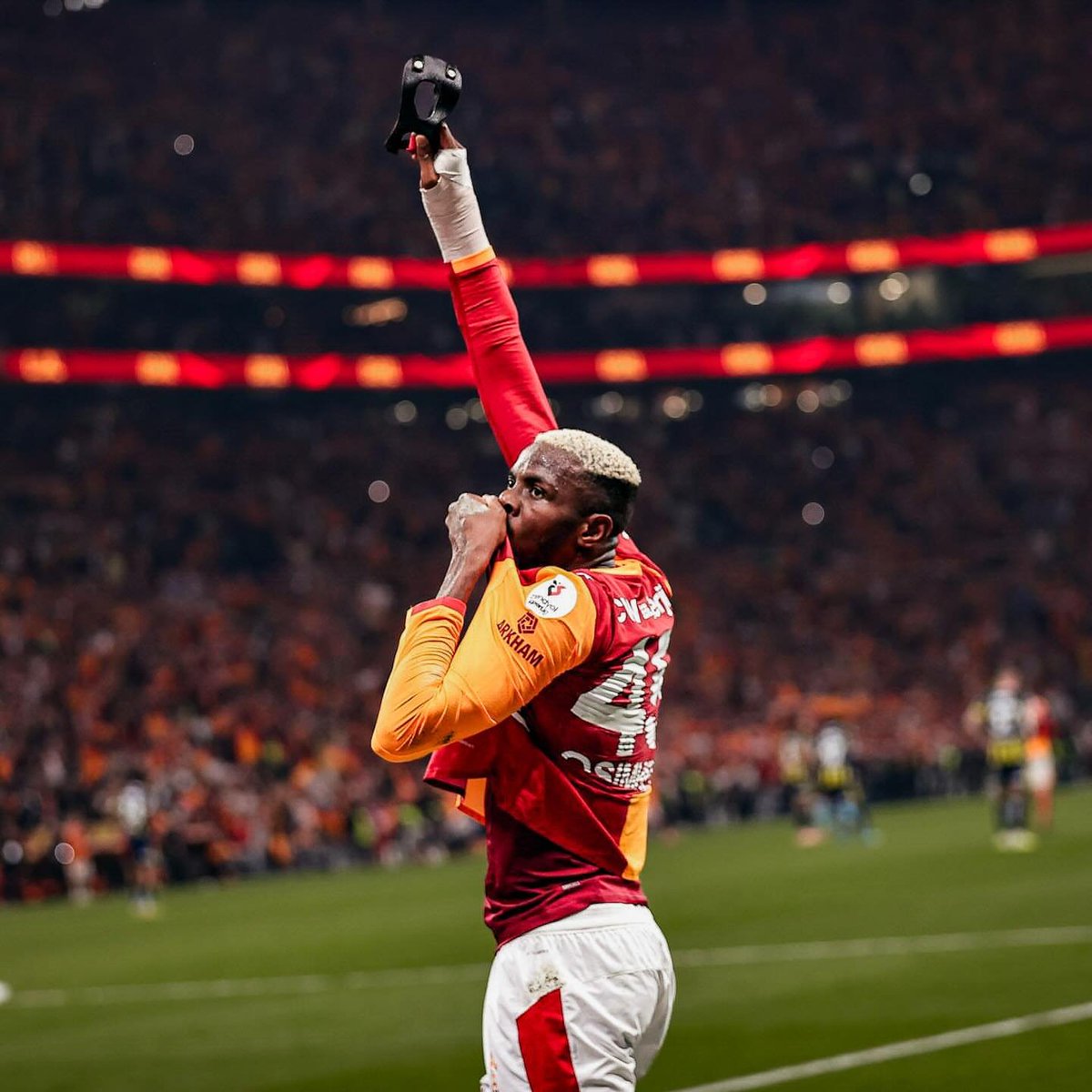 forzacimbom's tweet photo. 🌟 VICTOR OSIMHEN YÜKSELİYOR!

Osimhen, Galatasaray tarihinin en skorer üçüncü yabancı oyuncusu oldu: 76 maç, 62 gol, 16 asist.

1. Mauro Icardi 134 maç 77 gol
2. ⁠Gheorghe Hagi 192 maç 72 gol
3. ⁠Victor Osimhen 76 maç 62 gol
4. ⁠Milan Baros 116 maç 61 gol https://t.co/h66KiJSIju