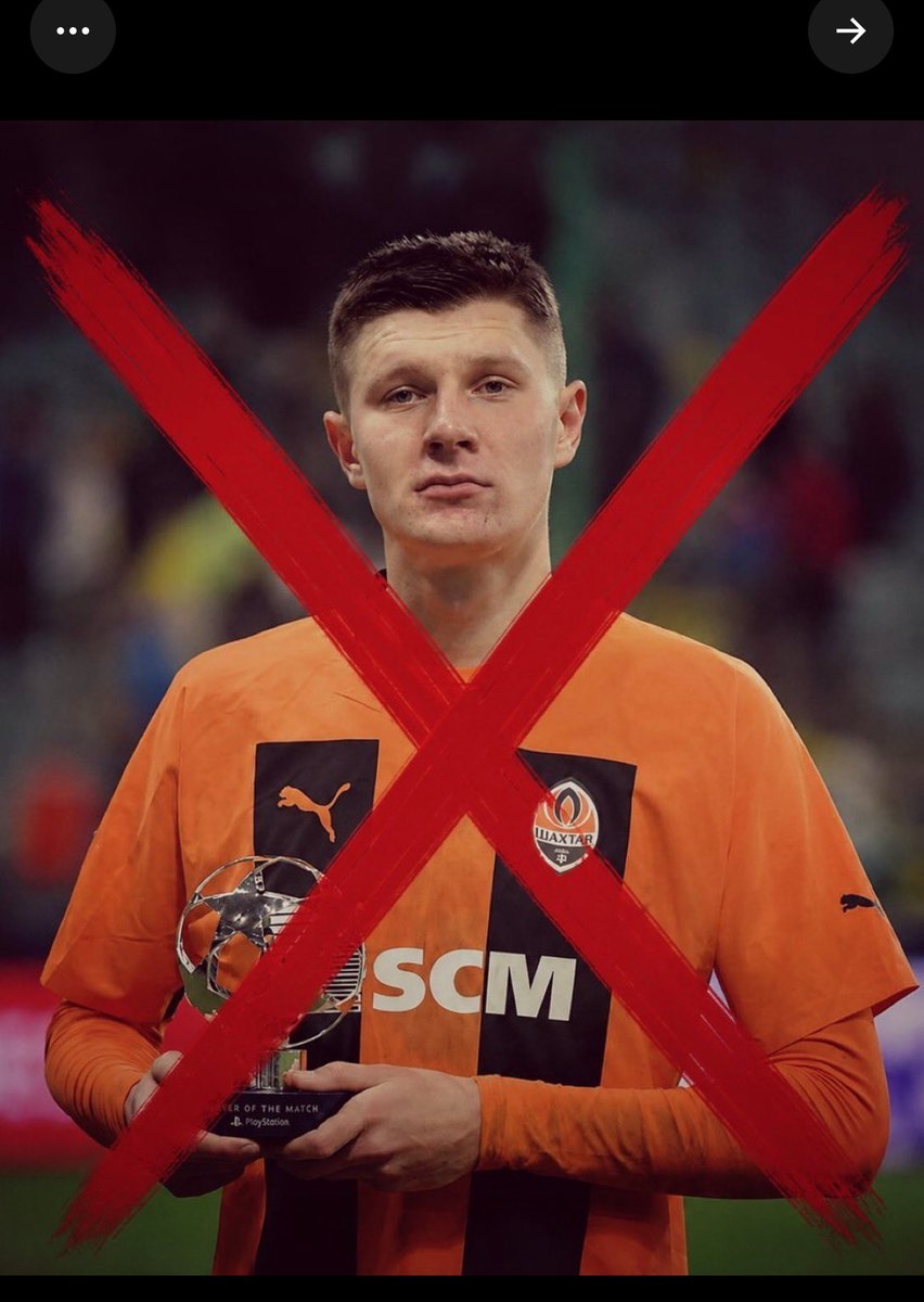 sa7_h's tweet photo. @ALAHLI_FCEN He's a terrible, failed player who doesn't know how to play football. How did they bring him in for such a huge sum? It's unbelievable. https://t.co/GVJK568N9G