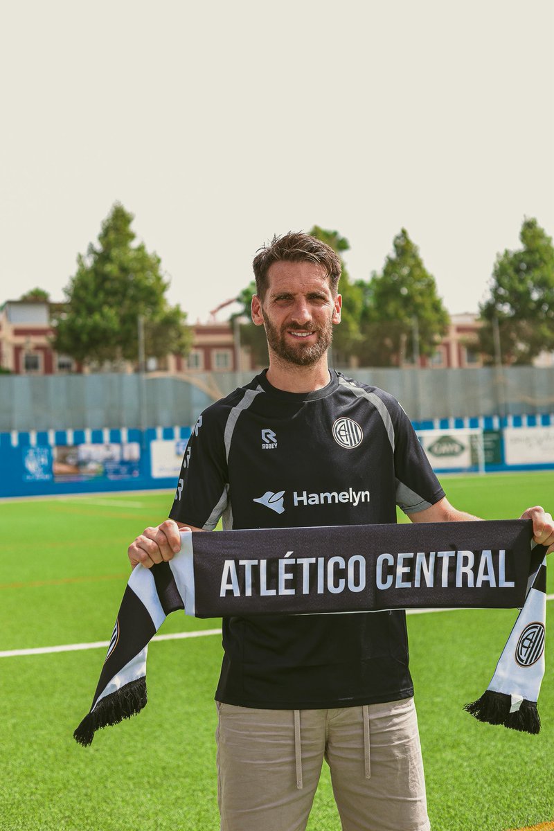 ClubAtlCentral's tweet photo. 😍 Fausto Tienza blanquinegro, del Club Atlético Central 

⚽️ ¡Ojalá sea un gran año en su vuelta por Sevilla! 

#SoñarEsGratis #DaleCentral https://t.co/9ou72dFnGQ
