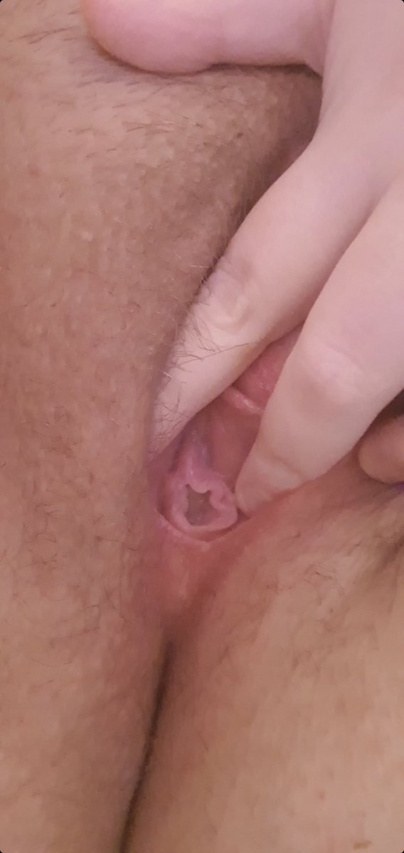 bigcurvybeauty2's tweet photo. Stretch my tight pussy 🤪 https://t.co/tjbmEzsQkQ