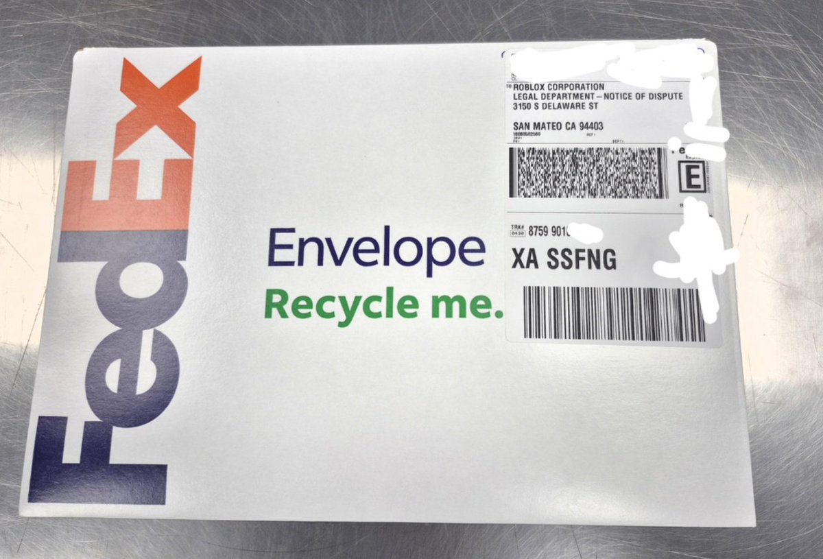 Maldito_Alem's tweet photo. It has been 25 days, and @Roblox still hasn't unbanned the accounts; the MIDR arrived at Roblox's legal department via FedEx today. I hope justice is served—the 60-day countdown begins now. Otherwise, I will file complaints with the FTC, the BBB, and SERNAC. https://t.co/XcxgXEM3x0