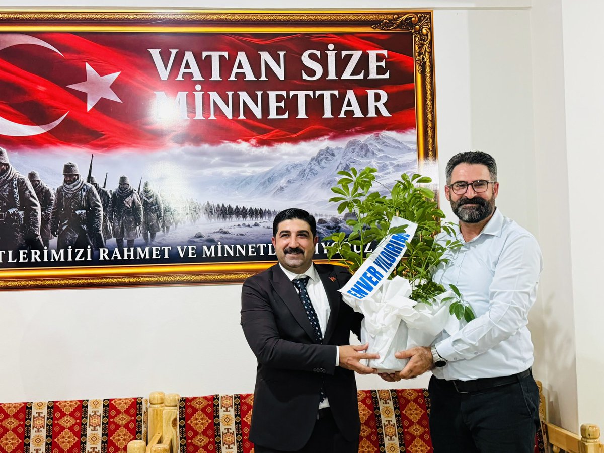 EYLDRM41's tweet photo. Bugün günlerden Kars Sarıkamış !

Ekip arkadaşlarımızla birlikte Dilovası Kars Sarıkamışlılar Yardımlaşma ve Dayanışma Derneğimizin hayırlı olsun ziyaretinde bulunduk.

Yeni açılan derneğimizin Dilovası’mıza, hemşehrilerimize ve tüm vatandaşlarımıza önemli katkılar sağlayacağına inanıyorum. Kıymetli Başkanımız Sedat Karadağ ve değerli yönetim kurulu üyelerine nazik ev sahiplikleri için teşekkür ediyorum.

Ziyaretimizde Dilovası’nın sorunlarını ortak akılla masaya yatırarak karşılıklı istişarelerde bulunduk. 

Allah birlik ve beraberliğimizi daim etsin.
Gelecek için hep birlikte başaracağız.
Dilovası benim ailem.