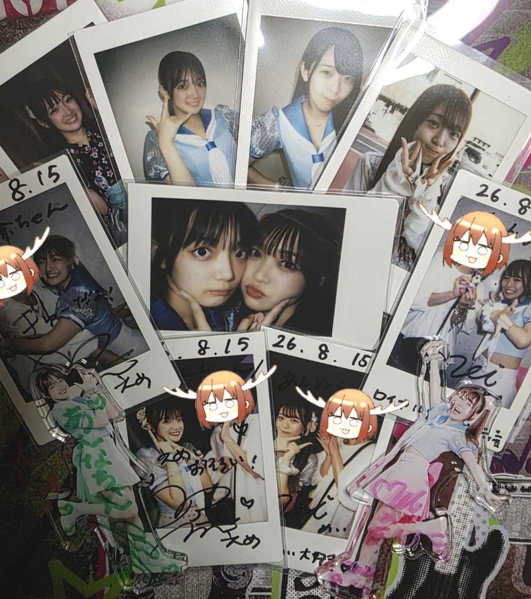 anne_da_arc's tweet photo. ランチェキや缶バお譲りいただいたり
母にペンラ貸してくださり←
ありがとうございました☺️☺️
#えめもりー
#はんなりめいめい
#終末のアンセム
#オワセム
#えめい活 https://t.co/msYeJhlYM8