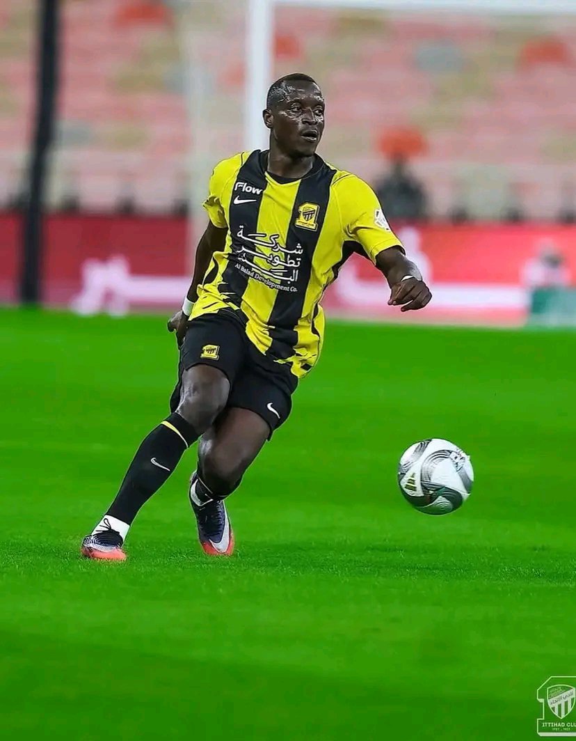SENSPORtv's tweet photo. A peine arrivée à Al Ittihad ,Dion Lopy voit rouge 🟥!!! https://t.co/r5VWOCDWjN