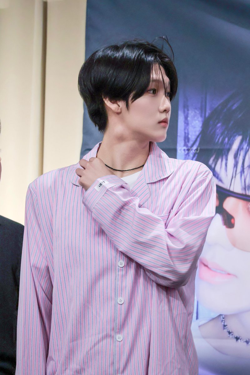 XGJuan11's tweet photo. 260821 HONG KONG 팬 사인회

🐽

#수런 #모디세이 #suren #modyssey #薛苏仁 https://t.co/RmtvNXP9Xn
