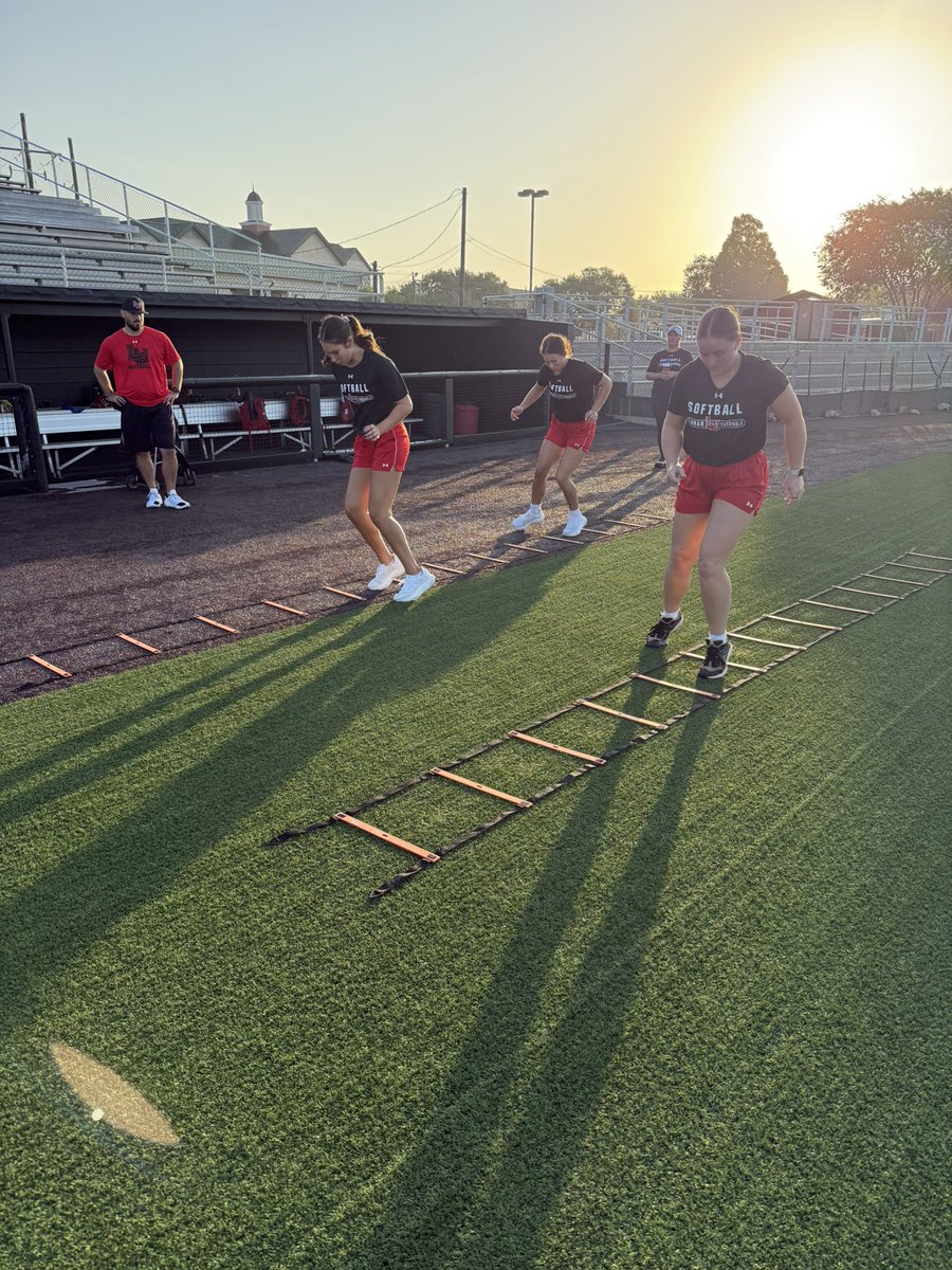 LamarSoftball's tweet photo. Friday weight-room work💪

Congratulations to @makwright99 and @isa6f for winning the Team Competition in the weight room ‼️

#PeckEmCards https://t.co/y1Zv8j3ufm