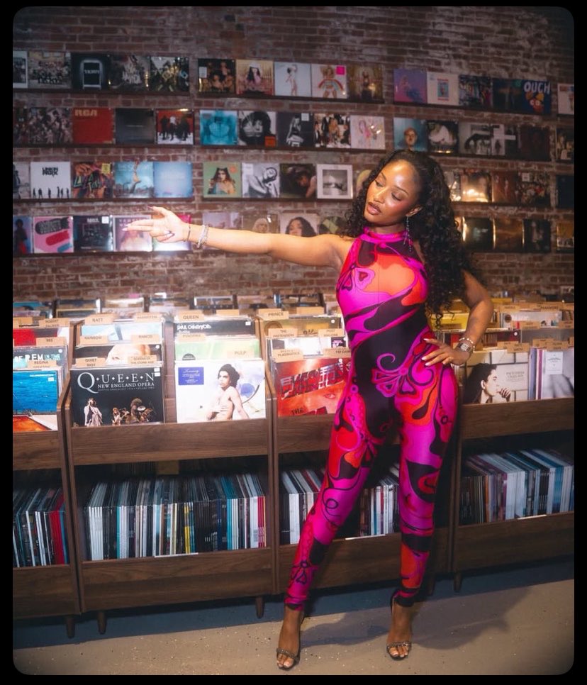 starrscartel's tweet photo. Global popstar Tyla’s Album 
A*pop still remain the top Album with the highest first week streams debut  …
 
Begin ahead of STARRGIRL with only 

809k streams 

Fans are saying that’s quite low considering are global popstar status as her peers are 5x higher
 
🤔?

Via -critics https://t.co/83DxaXKn7A