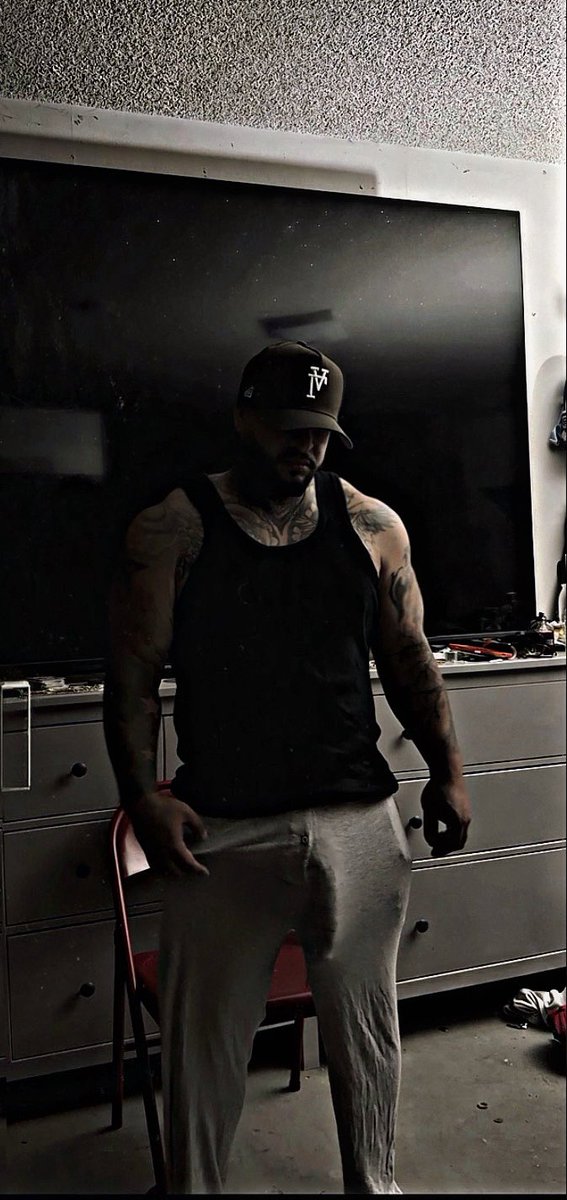 PremierePAPI's tweet photo. Quick Physique Check
#bigdick #MrTEN #10inches #dickprint https://t.co/m4j8ry3c9F