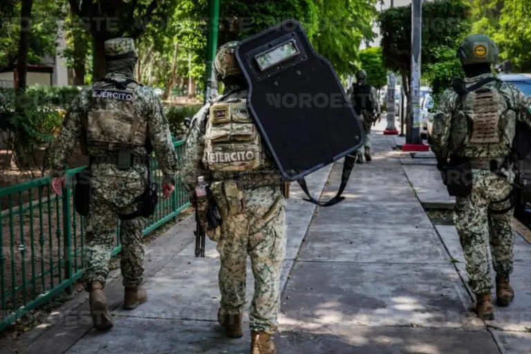 AdrianLopezMX's tweet photo. Protegido por @Defensamx1👇

Elementos de Fuerzas Especiales, mejor conocidos como “Murciélagos", despliegan operativo en Palacio de Gobierno tras regreso de @rochamoya_ . https://t.co/sVKVSjiMoD
