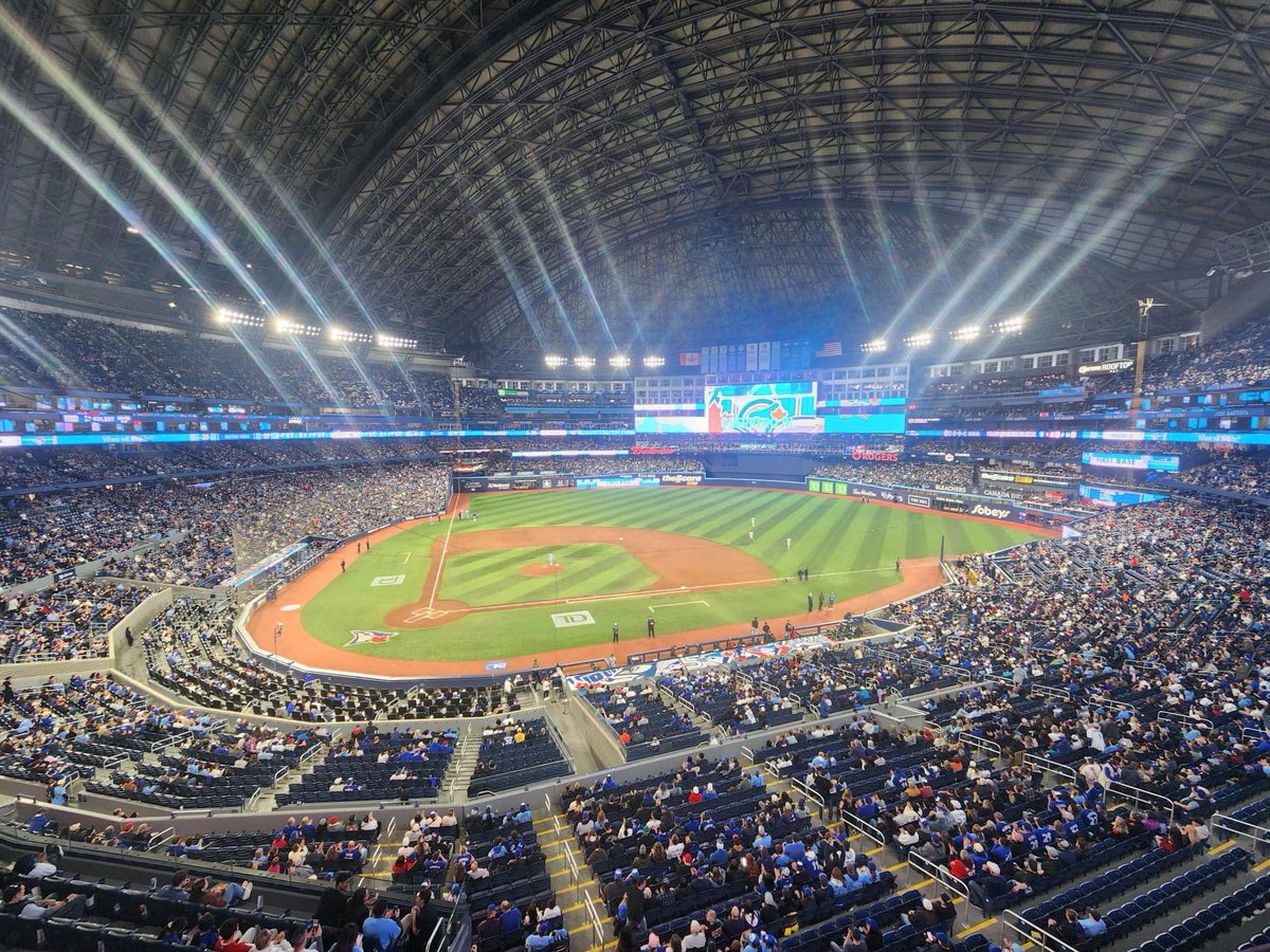 Titan_Transline's tweet photo. ⚾️ TEAM TITAN + BLUE JAYS! 💙❤️
Throwing it back to April when Team Titan traded the office for the ballpark and headed to Toronto. Work hard. Play hard. Go Jays Go! 💙⚾️
#TeamTitan #TitanTransline #BlueJays #GoJaysGo #TeamOuting WorkHardPlayHard TeamCulture https://t.co/5sHgohdsS0
