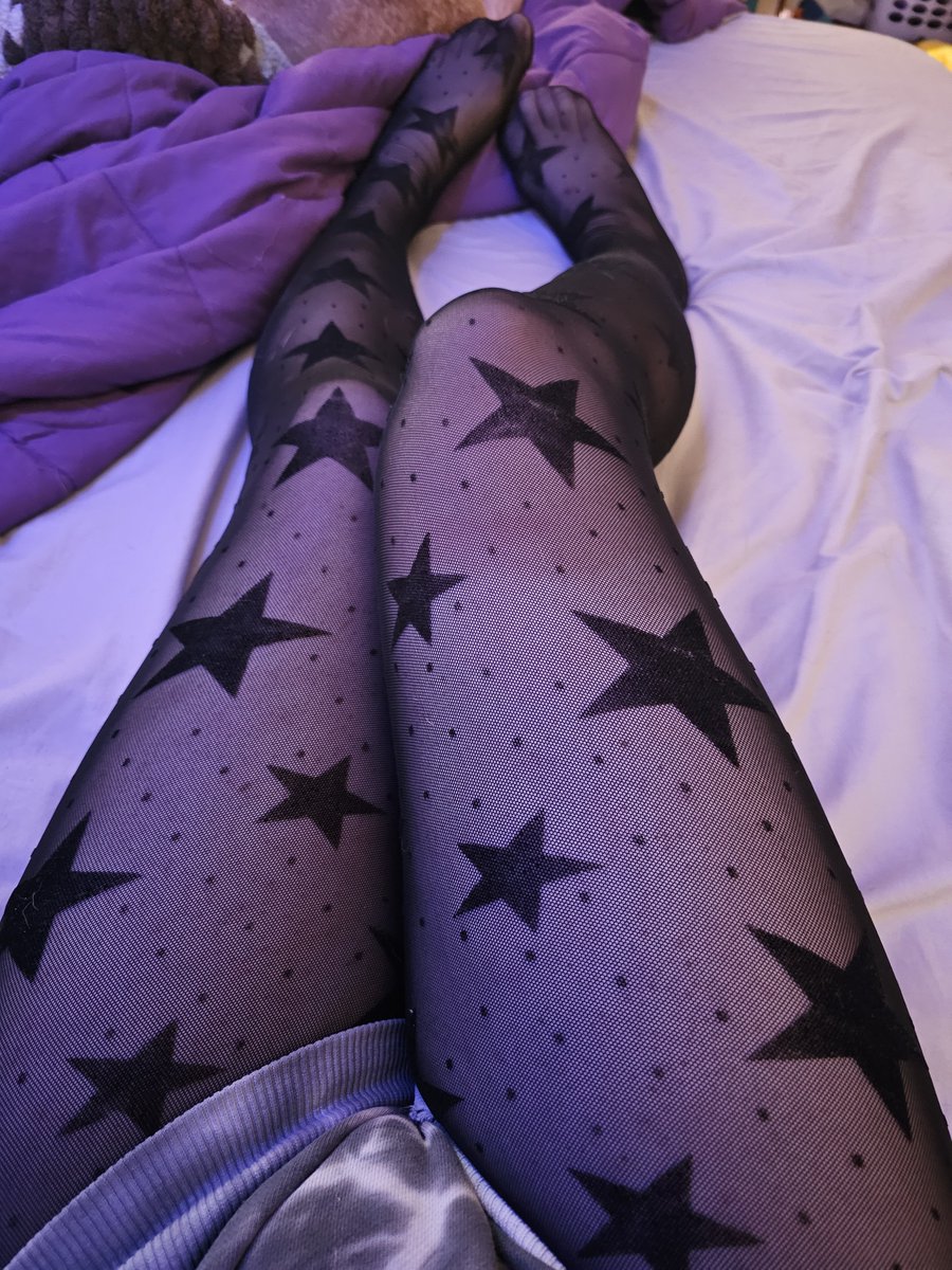 da_azy's tweet photo. Does anyone wanna snuggleeee?
#femboy #twink #thighs #feet #bored https://t.co/cyDE1LtFBr