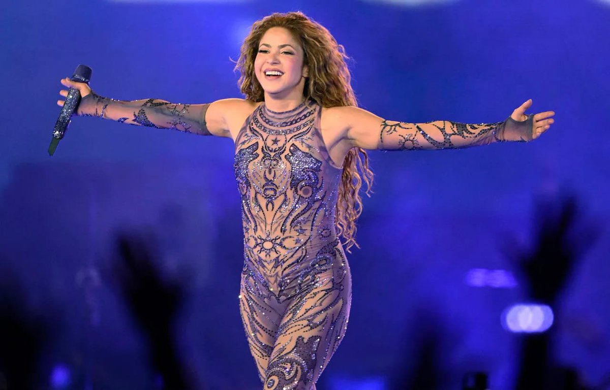 Shakira_Brasil's tweet photo. O que já vivemos até aqui em 2026:

• Recorde de Público no México: 400 mil pessoas no Zócalo.
• Todo Mundo no Rio: 2 milhões em Copacabana.
• #1 Global em todas as plataformas com Dai Dai: Spotify, YouTube, Apple Music e iTunes.
• Abertura e Encerramento da Copa do Mundo.

E ainda vem:
• Residência de 12 shows em Madri, no Estádio Shakira.
• Show nas Pirâmides do Egito.

ARTISTA DO ANO