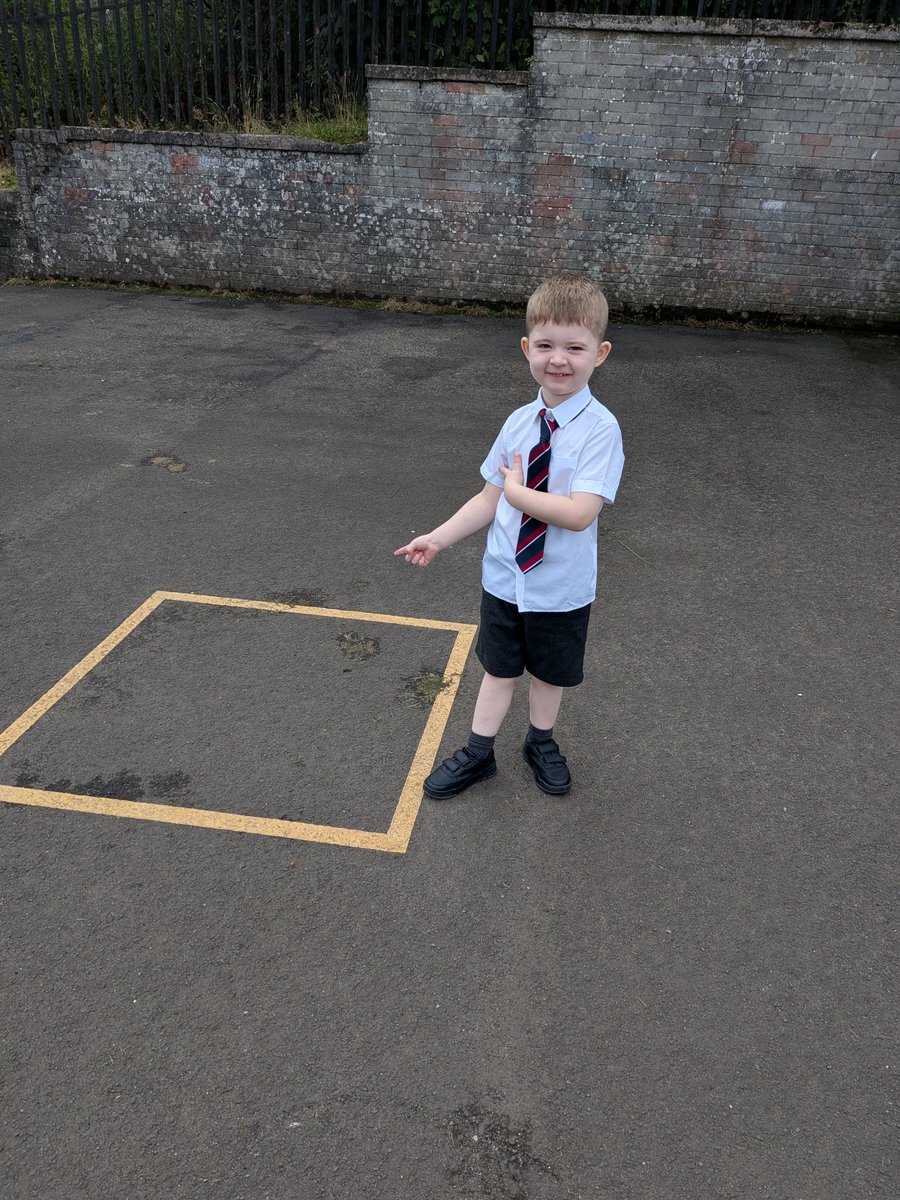StMichaelsP1's tweet photo. Shapes are everywhere! P1 didn't believe me when I said we can find shapes everywhere, including our playground. So we headed out on a shape hunt and look what we found! 👀 https://t.co/Jz4E2ffWSy