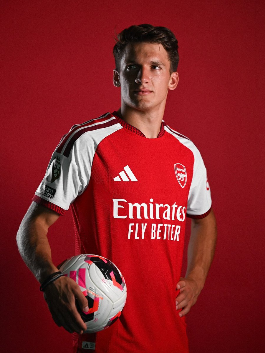 zola_254's tweet photo. May the football gods forgive us for trying to sign Vinicious. Tzolis is who he thinks he is. https://t.co/Tq2sSst4Ki