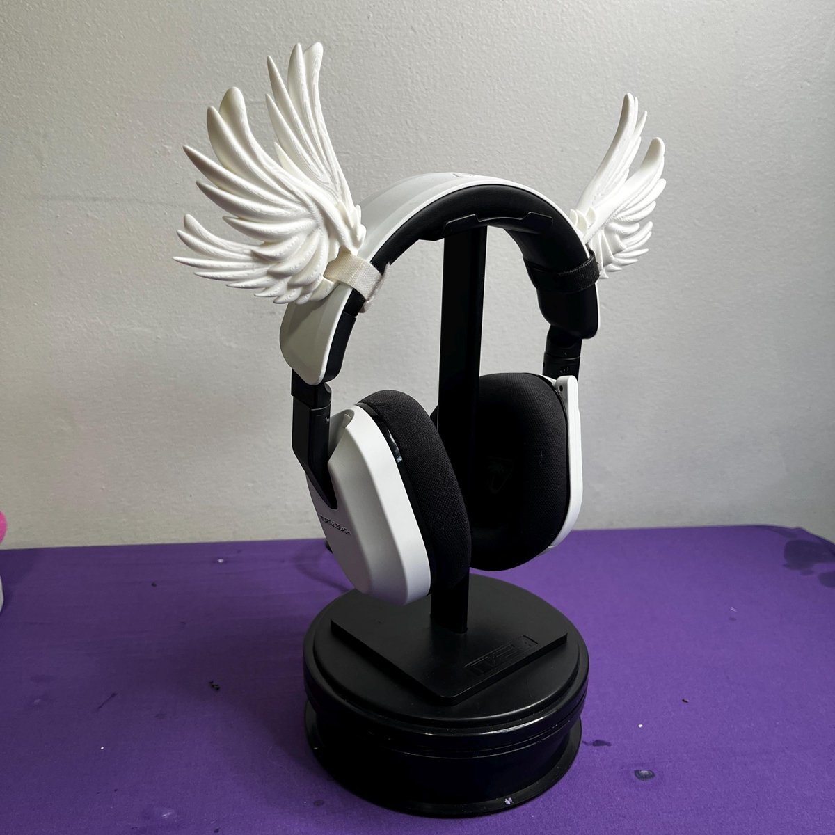 backroadxsaint's tweet photo. I just received Seraphim Wings Headphone Accessory Set from Anonymous via Throne♛⊹₊ ⋆ https://t.co/fN2N5bowlg