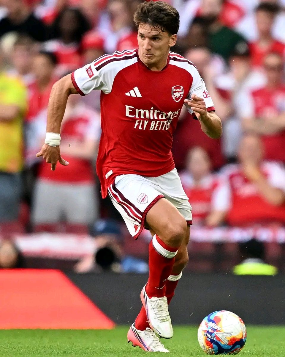 FabrizioReport_'s tweet photo. 🚨🗣️ Thierry Henry on Arsenal’s 2-0 half-time lead against Coventry City:

"Listen, when you play these types of games, the biggest trap is to drop your own intensity. Arsenal haven't done that today. To go into the break two goals up, they have looked incredibly sharp and completely in control. Kai Havertz is showing exactly why Mikel Arteta trusts him so much. His spatial awareness for that goal was brilliant, he simply glides into areas where center-backs cannot track him.

And I have to talk about Christos Tzolis. You always wonder how a new signing will handle the weight of the Arsenal shirt, but he is out there playing with pure joy and a bit of necessary arrogance. He is direct, his touch is crisp, and he constantly wants to take defenders on. He doesn't just want to recycle possession; he wants to hurt the opposition.

If he maintains this level of fearlessness, he is going to be an absolutely phenomenal addition to this squad over the course of the season."