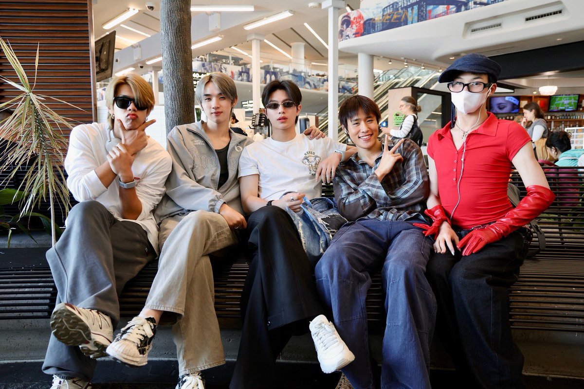 GMMTV's tweet photo. We've arrived at the final stop. Get ready to end this US & Latin tour on a high note with LYKN DUSK & DAWN World Tour 2026, right here in New York City 🔥 

We're flying to you now, ready to create one last unforgettable moment together. Get ready for energy beyond 100%, and come be part of this history with us! ✈️✨

#LYKNDuskAndDawnWorldTour2026 
#LYKNDuskAndDawnxNewYorkCity
#LYKN
#RISERMUSIC
@LYKNofficial @RiserMusic @Williamjkp1 @realxlg @nnutdan @hongshihoshi03 @TuiChayatorn