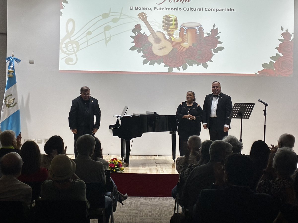 ICMGuatemala's tweet photo. Los embajadores de 🇲🇽@banos_elena y 🇨🇺Nazario Alfredo Fernández Biosca, realizaron el encuentro musical “Canciones del Alma” con la participación de la cantante Karina Cobos; el pianista Vinicio Quezada y el tenor Gustavo Adolfo Palomo. Una tarde para celebrar https://t.co/kQTmPMrCX1