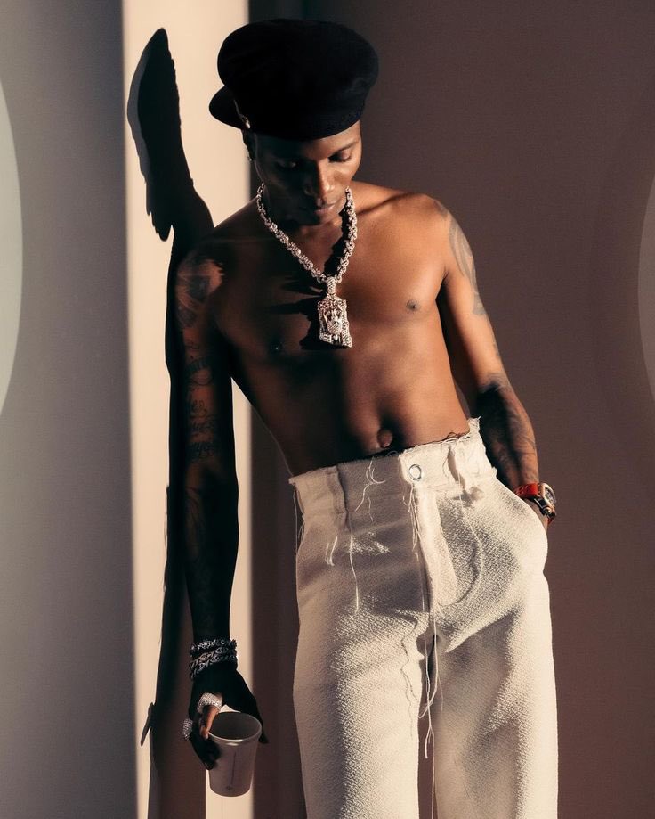 WizkidBlog1's tweet photo. Sexy Wiz 😍🤍🦅 https://t.co/M1M5aG7a4n