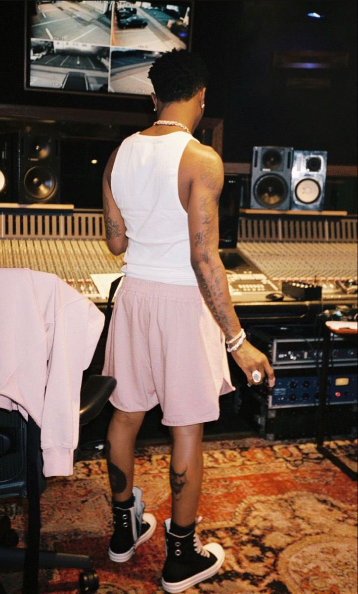 WizkidBlog1's tweet photo. Sexy Wiz 😍🤍🦅 https://t.co/M1M5aG7a4n
