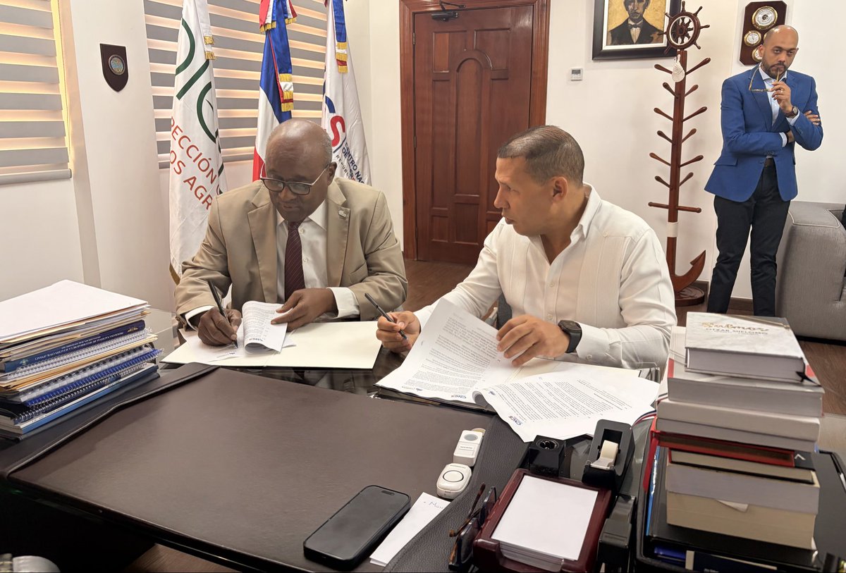 digera_rd's tweet photo. 🤝🔐 DIGERA fortalece su compromiso con la ciberseguridad
Hoy suscribimos un acuerdo interinstitucional con el Centro Nacional de Ciberseguridad (CNCS), con el propósito de fortalecer la cooperación y las capacidades institucionales en materia de ciberseguridad.
#DIGERA #CNCS https://t.co/DhjHrRcFGe