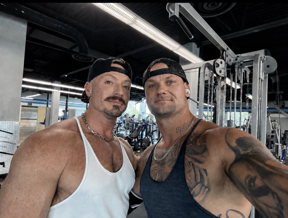 ItsRyanTate's tweet photo. Pre streaming session with @shameus69 #GymBros #GayGymBros #MuscleMen #GayFitness #GymCouple #FitGuys #JockVibes #MuscleBros #GymLife #FitnessMotivation #GayCreators #LGBTQFitness #FitFam #Bodybuilding #MensFitness https://t.co/d81LNnuael
