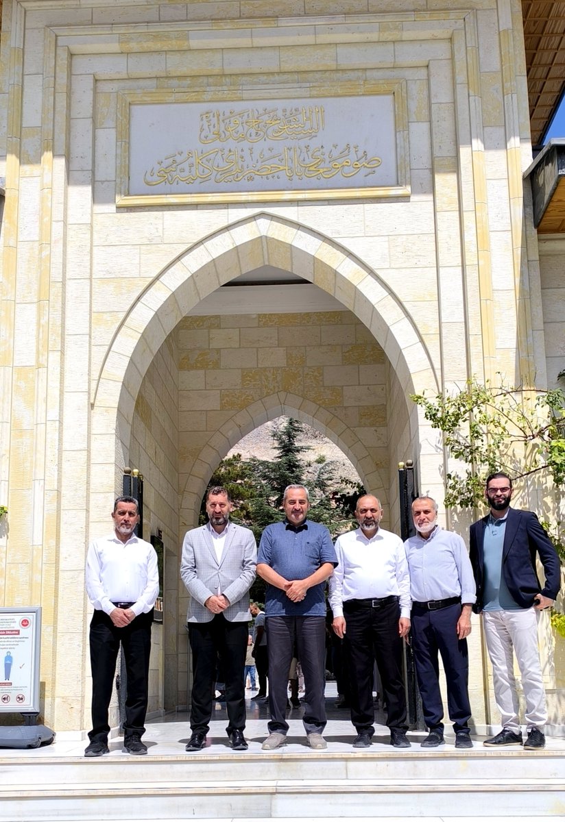 DarendeMuftuluk's tweet photo. 📍Mushafları İnceleme ve Kıraat Kurulu Üyesi Fatih Okumuş'tan İlçemize Ziyaret

Bir dizi ziyaret kapsamında ilçemize gelen Mushafları İnceleme ve Kıraat Kurulu Üyesi Fatih Okumuş, İlçe Müftümüz Sinan Şen'in refakatinde Şeyh Hamid-i Veli Camii Külliyesini ziyaret etti. https://t.co/MZ9HHObgYI