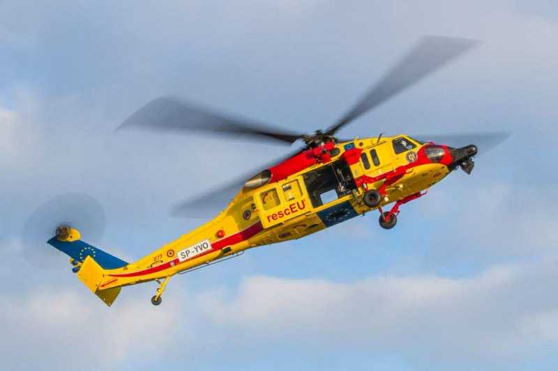 Pedjijatar's tweet photo. Srbija je prihvatila pomoć EU u borbi protiv požara: stižu četiri helikoptera Black Hawk iz rescEU kapaciteta raspoređenih u Rumuniji, Češkoj i Slovačkoj.
Biće angažovani prvenstveno u Deliblatskoj peščari, gde već dejstvuje ruski Il-76TD.
Više detalja sutra na https://t.co/sjycRecQVo. 🔥🚁