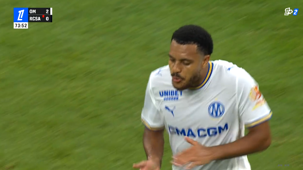 MassiliaZone's tweet photo. ❗️Bonne prestation pour Egan-Riley ce soir, ovationné par le Vélodrome.

[@ligue1plus] https://t.co/lOhOsuVS5X