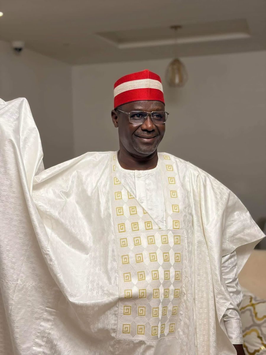 jr_kabara's tweet photo. The time for unity is now.
The time for purposeful representation is now.
The time to look toward the future is now.
@bataiyakassim  forward for Kano south
#bataiya2027 #Kanosouth  #OneVoice https://t.co/20S0CZ61nw